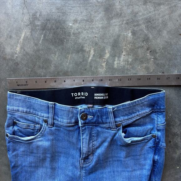 Torrid Bombshell Flare Jeans Women's 14R Blue Premium Stretch Denim Five Pockets - Picture 7 of 12